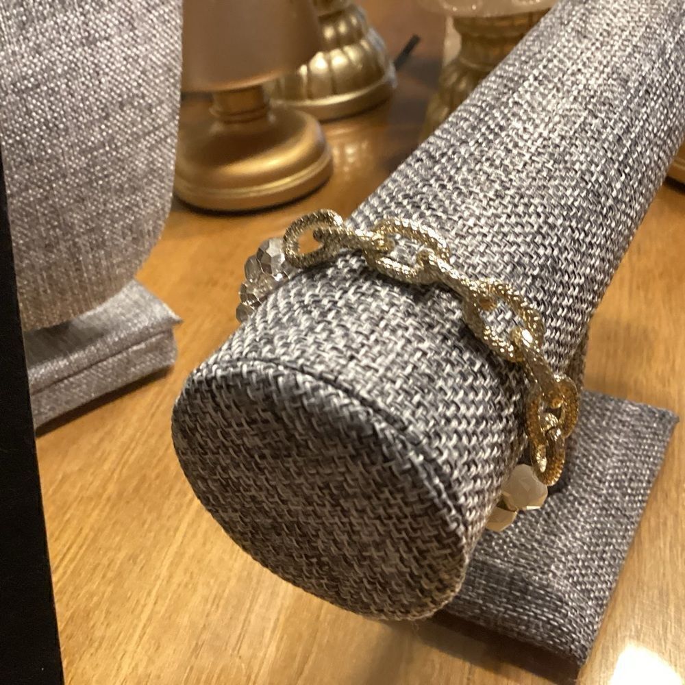 Another Great Set of 2 Stretchable Bracelets. - Picture 10 of 12